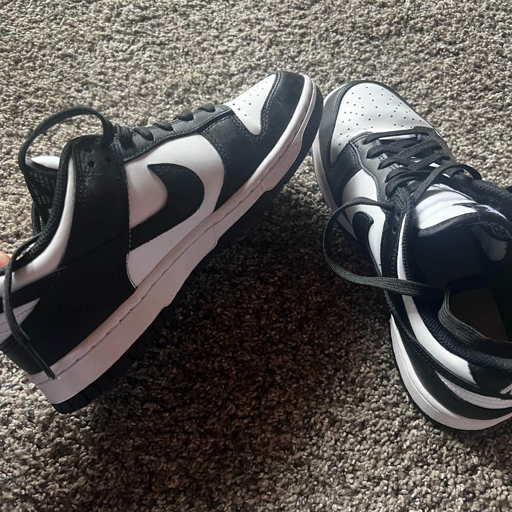 Nike Men's Black and White Sneakers